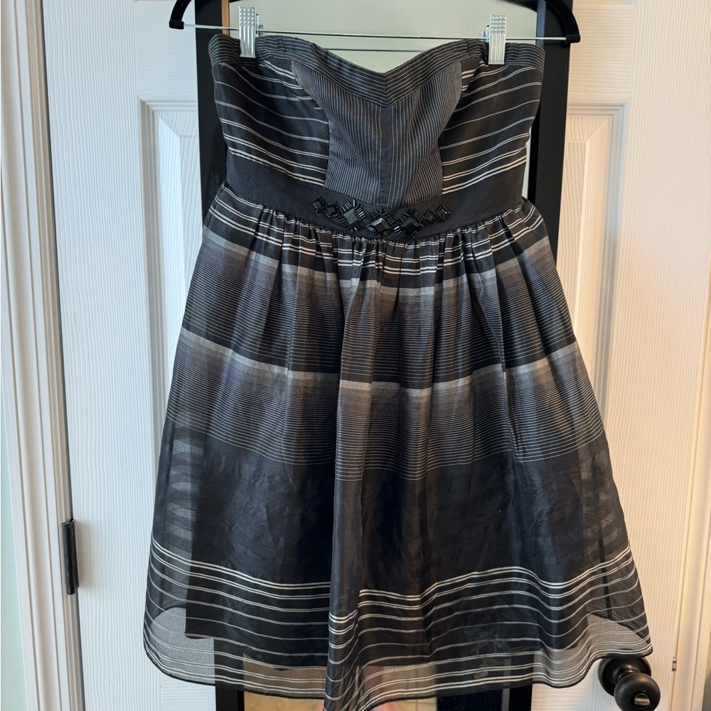 BCBGMaxAzria Black and Gray Sweetheart Strapless Dress Size 6